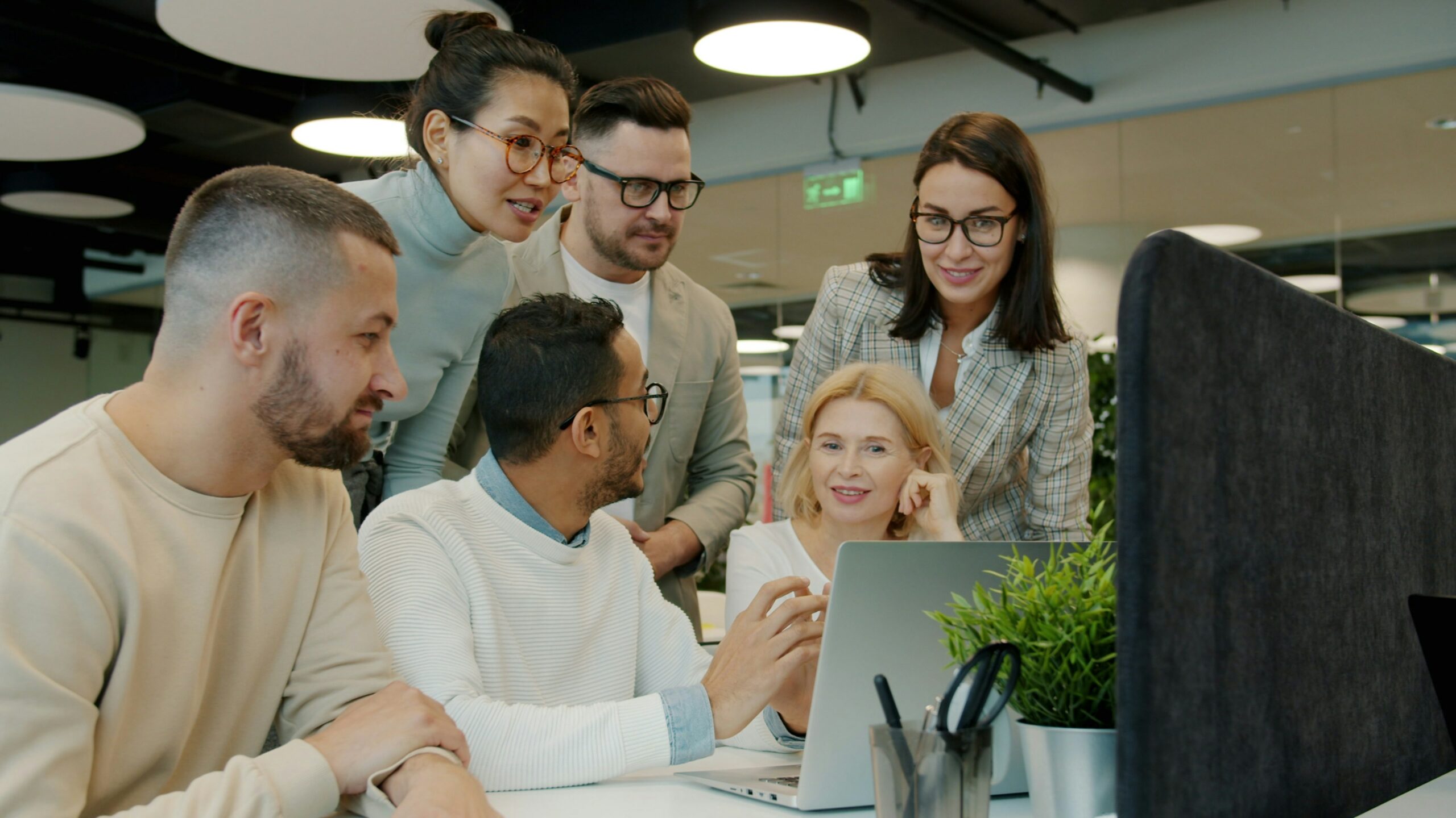 Une équipe d'expertise comptable au travail dans les bureaux du cabinet